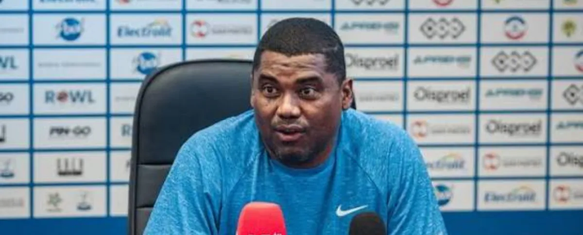 Todo indica a que el entrenador Hubert Bodhert recibió un ultimátum de parte de la dirigencia.