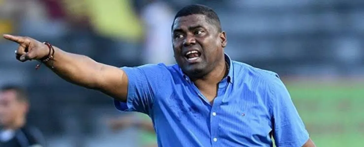 El entrenador Hubert Bodhert habló en rueda de prensa.