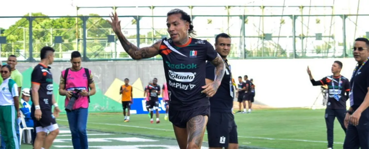 Apenas Dayro saltó al césped del estadio Armando Maestre Pavajeau, la algarabía se desató en el recinto ‘aliancista’.