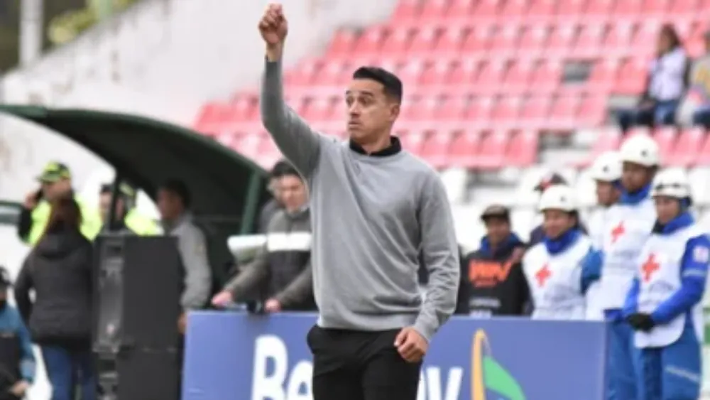 Camilo Ayala fue expulsado en su debut.