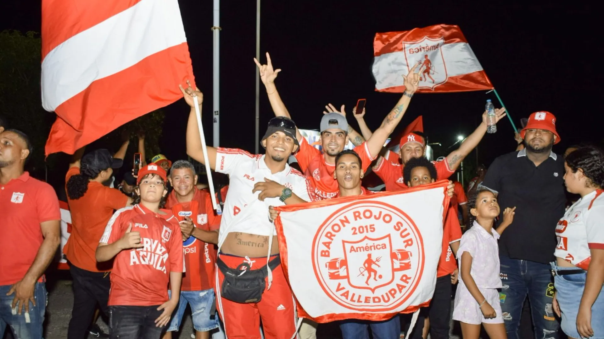 Así fue el banderazo de los hinchas de América en Valledupar. Foto: Said Armenta.