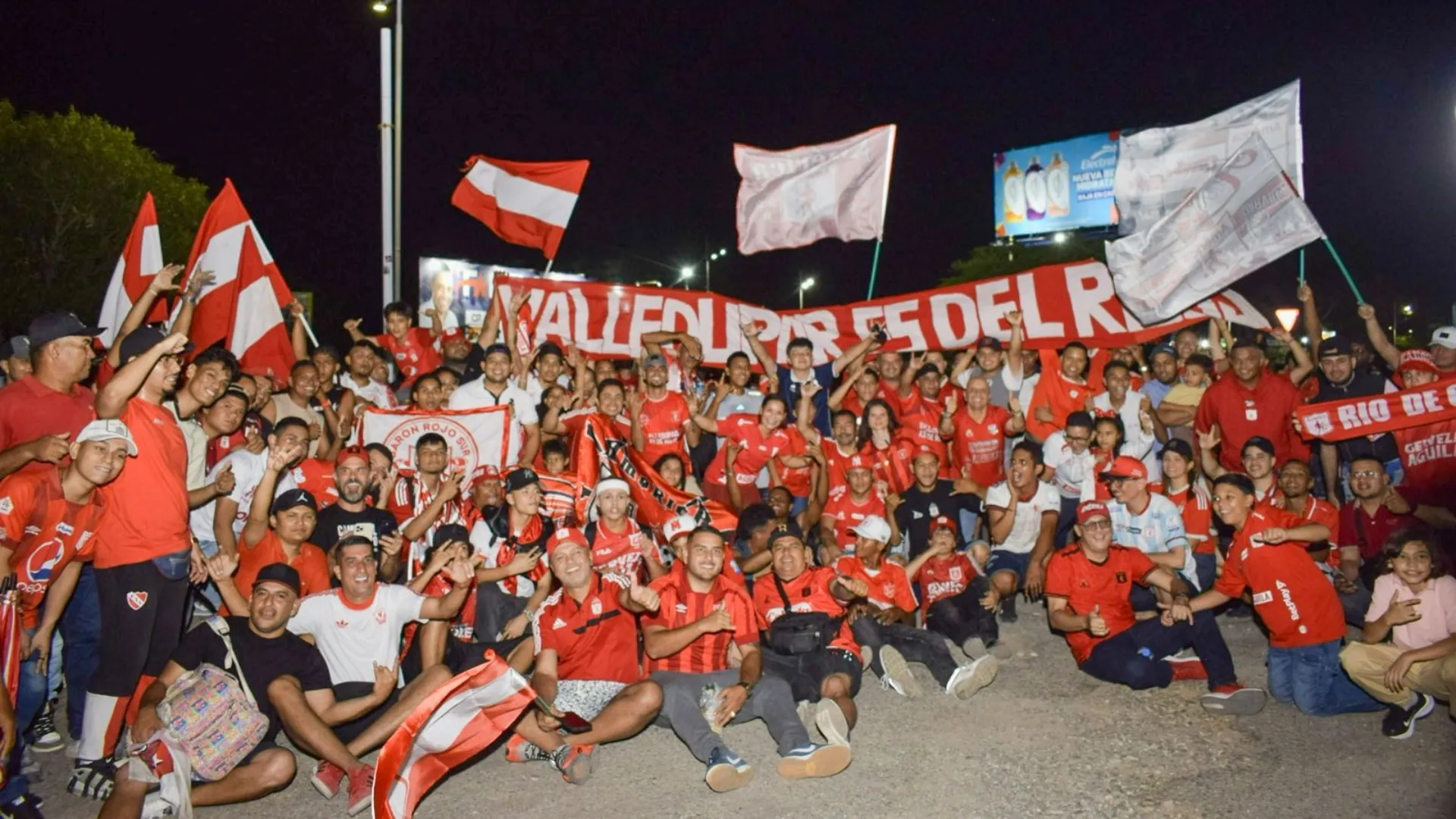 Así fue el banderazo de los hinchas de América en Valledupar. Foto: Said Armenta.
