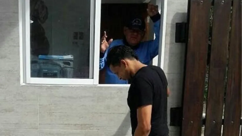 Al futbolista vallenato le negaron la entrada en la sede del club.