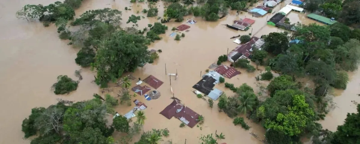 Imágenes aéreas evidencian la magnitud de las inundaciones que afectan a 27 municipios de Córdoba tras el desbordamiento de los ríos Sinú y San Jorge.