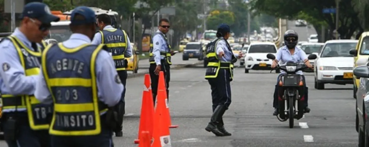 La revisión tecnomecánica vencida puede generar multa, inmovilización del vehículo y costos adicionales para el conductor.