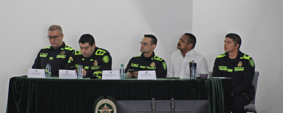 En materia de control de armas, se informó la incautación de 491 armas de fuego sin permiso, una acción que, según las autoridades, impacta directamente en la reducción de delitos violentos.