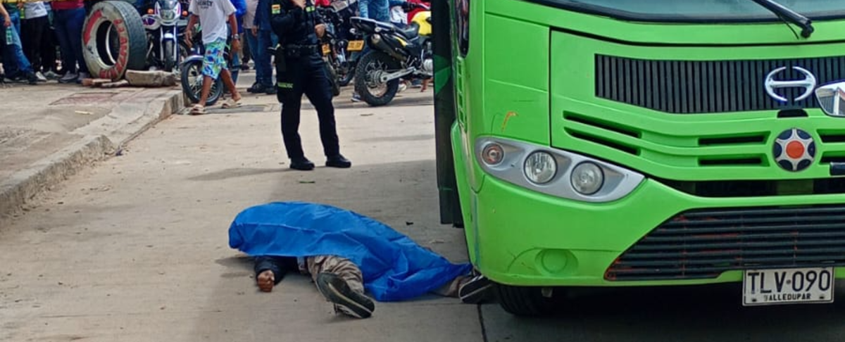 Las autoridades atendieron un robo en un bus del SIVA.