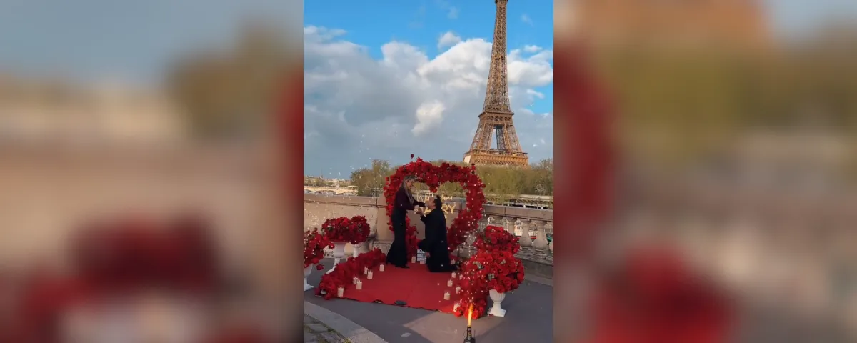Propuesta de matrimonio de Chiche Maestre con la Torre Eiffel de fondo en París.