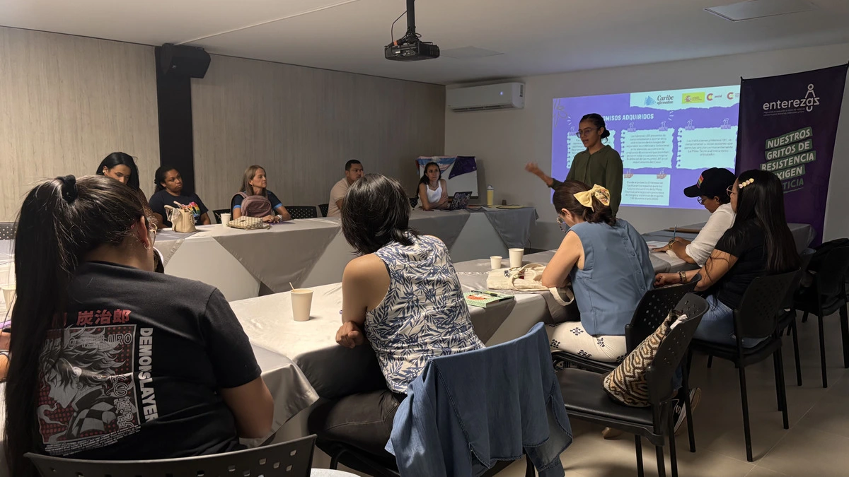 Lideresas LBT, instituciones del Cesar y Caribe Afirmativo participan en la mesa técnica de seguimiento del Proyecto Enterezas, realizada en Valledupar para fortalecer la protección de mujeres LBT. Foto: EL PILÓN.