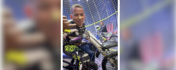 Jiménez Carmona era ampliamente admirado por su destreza en uno de los actos más extremos del circo, donde motociclistas desafían la gravedad dentro de una esfera metálica.