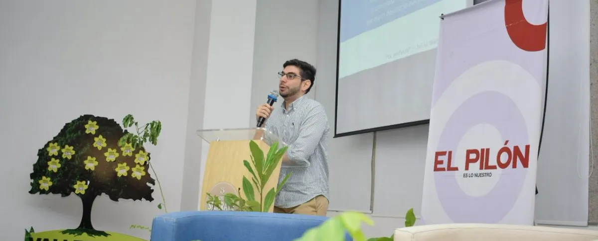 El arquitecto Jorge Ortiz abrió las presentaciones del 9.° Foro del Árbol. Foto: Said Armenta.