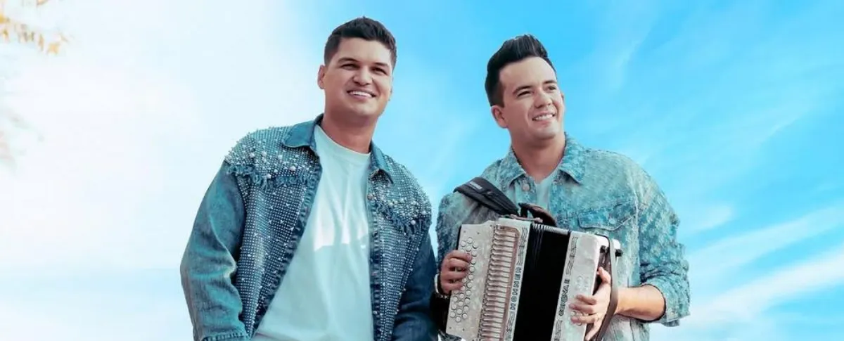 Frente a invitados, amigos, familiares y medios de comunicación, ambos artistas oficializaron su unión musical.