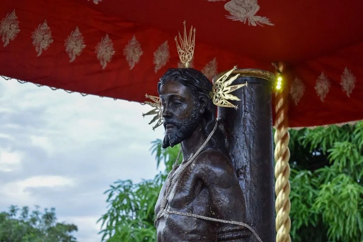 Primer plano del rostro del Santo Eccehomo, coronado de espinas y con la mirada serena. Foto: Said Armenta.