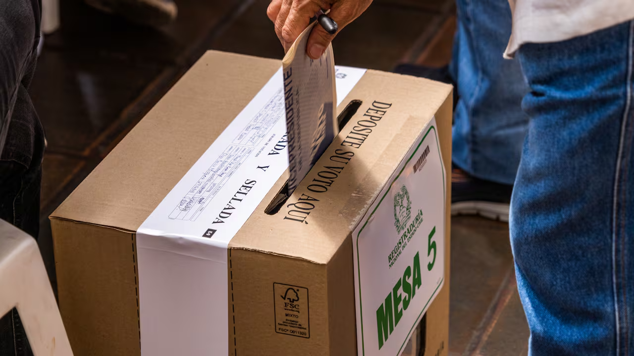 Puede consultar dónde vota en la web de la Registraduría Nacional, en la opción “Consulte su lugar de votación”.