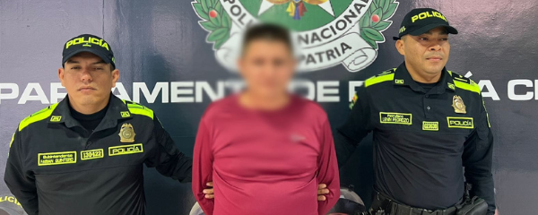 El detenido, identificado por las autoridades con los alias de “Ruso”, “Mono Pecas” o “Mono Pecueca”, sería miembro de la subestructura Ferney Antonio López Polo.