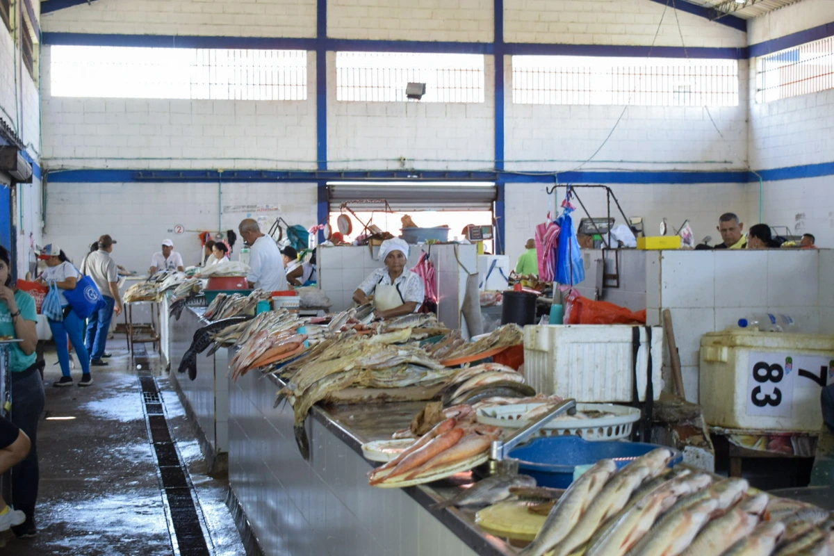 Pabellón del Pescado de Valledupar, uno de los puntos más concurridos para comprar bocachico, mojarra y bagre en Semana Santa. Foto: Said Armenta.
