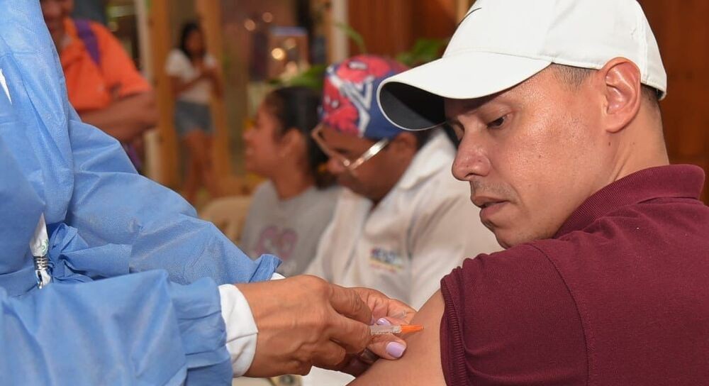 Ciudadanos del Cesar acuden a los puntos de vacunación para completar su esquema antes de viajar en Semana Santa. Foto: Gobernación del Cesar.