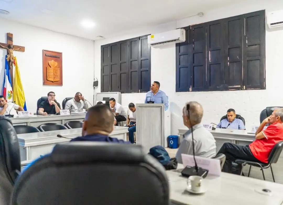 Concejales de Valledupar y el jefe de Gestión Social, José Gregorio Zuleta, durante la socialización de la política pública de envejecimiento humano y vejez. Foto: Alcaldía de Valledupar.