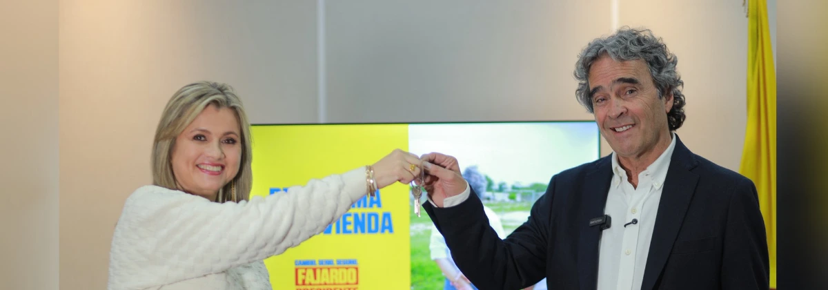 web-Sergio Fajardo junto a su fórmula vicepresidencial.web.