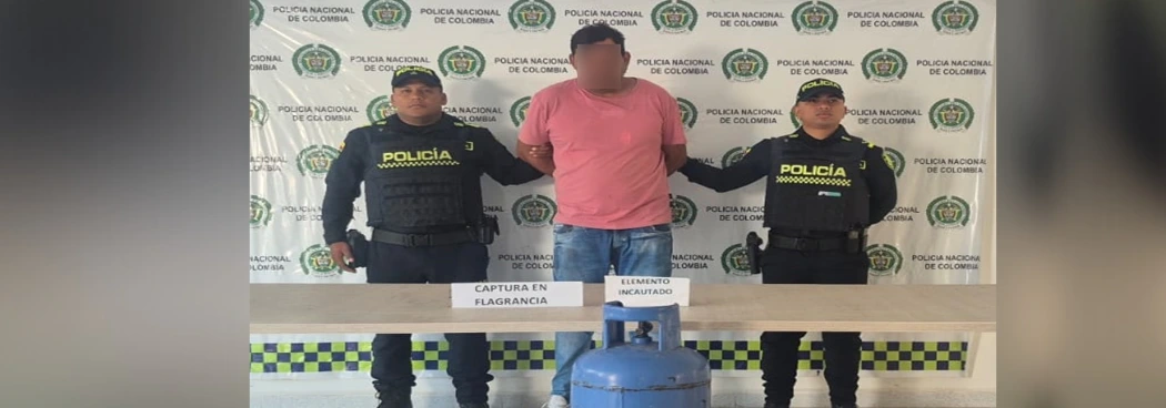 web.Amenazaba con explotar un cilindro bomba.