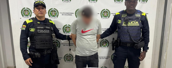 De acuerdo con la información oficial, el capturado tenía Circular Azul de la INTERPOL, lo que significaba que era buscado en 196 países mientras avanzaban las investigaciones en su contra.