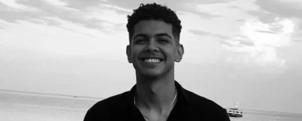 De acuerdo con los primeros reportes, un toro se atravesó repentinamente en la carretera, lo que provocó el fuerte impacto del vehículo en el que se transportaban.