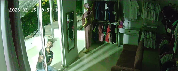 Finalmente, uniformados de la Policía llegaron al sitio y realizaron el procedimiento correspondiente para poner al hombre a disposición de las autoridades competentes