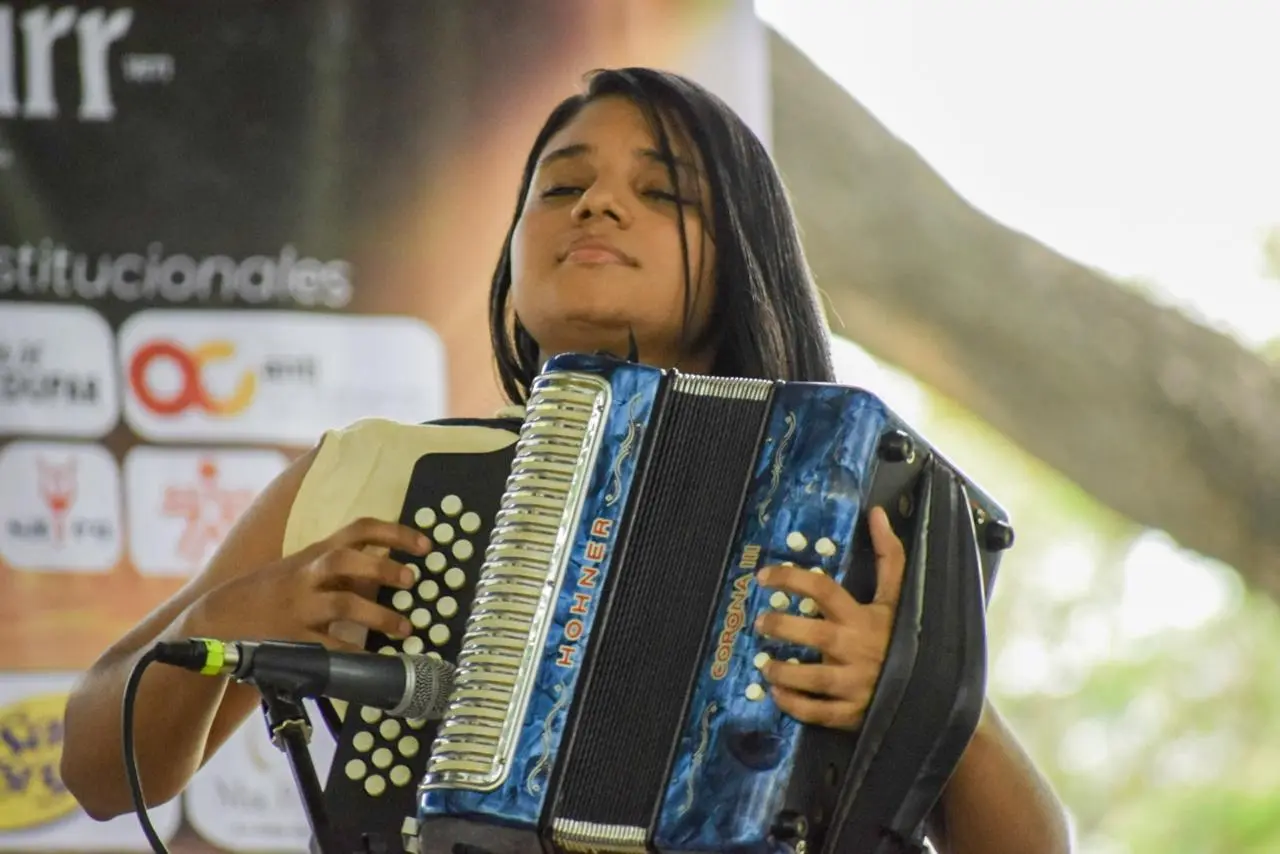 Nikole Dayana Mengual, de Santa Marta, participa en la primera ronda de Acordeonera Mayor del 59 Festival. Foto: Said Armenta.