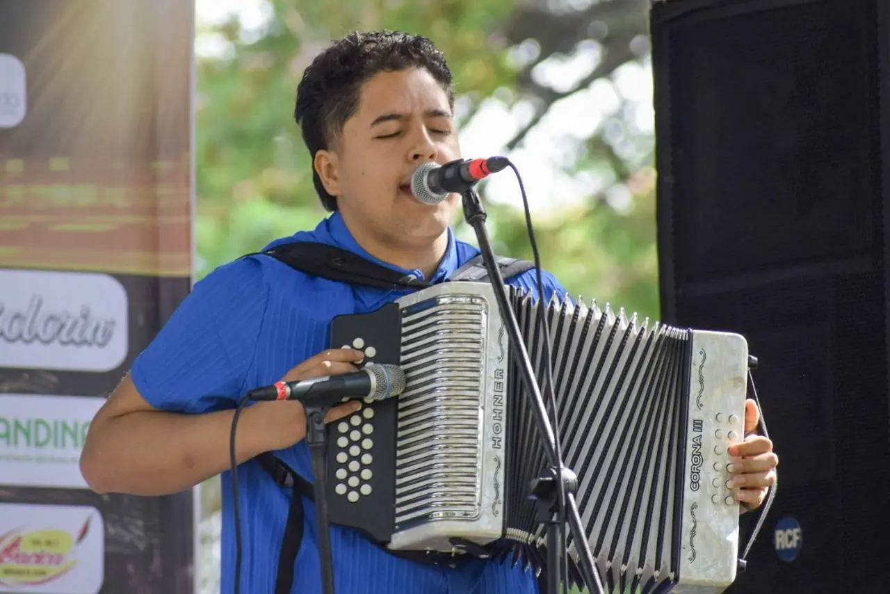 Acordeoneros de la categoría Aficionado inscritos en el 59 Festival de la Leyenda Vallenata. La competencia reúne talentos de 19 departamentos colombianos, además de Argentina y Venezuela. Foto: Said Armenta.