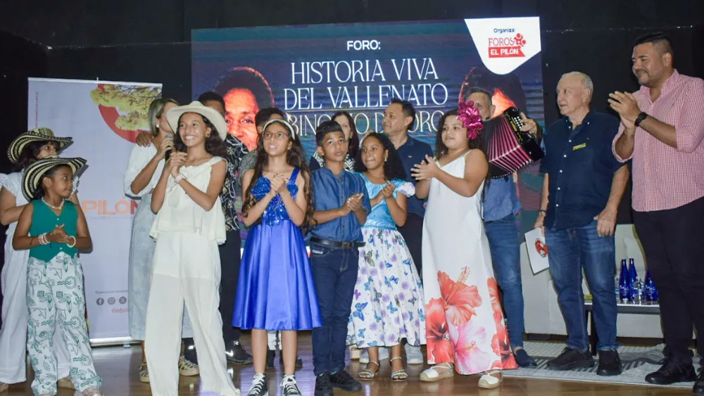 ‘El Pollo Irra’ envió un mensaje a los finalistas del concurso ‘La Voz Infantil del Vallenato’. Foto: Said Armenta.