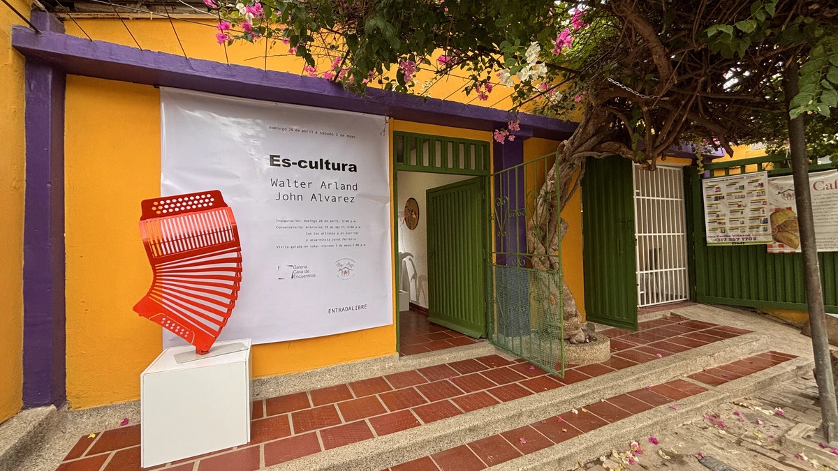 Fachada de Casa de Encuentros en el callejón San Juan de Córdoba, en el centro histórico de Valledupar, donde se realiza la exposición “Es-cultura” durante la semana del Festival Vallenato. F0to: EL PILÓN