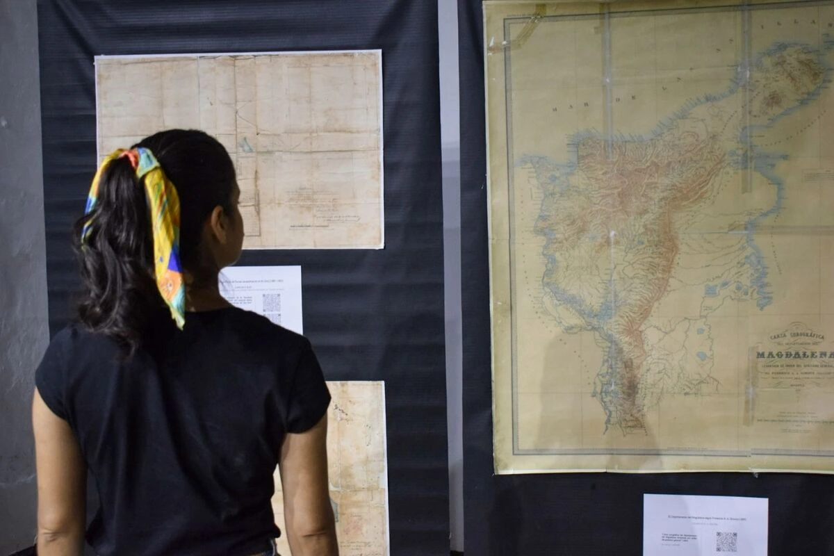 Visitantes ingresan de manera gratuita a la exposición “Cartografía histórica del Caribe colombiano” en la Casa Castro Monsalvo, sede del Museo de Artes de Valledupar. Foto: Said Armenta.