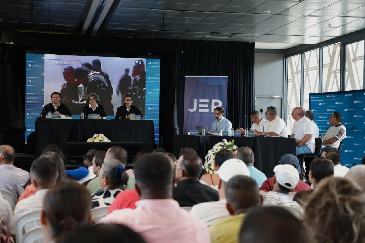 Audiencia regional de la JEP en La Paz, Cesar, donde exmandos del Bloque Caribe de las Farc-EP reconocieron su responsabilidad por el secuestro y asesinato de la exministra Consuelo Araújo Noguera. Foto: JEP