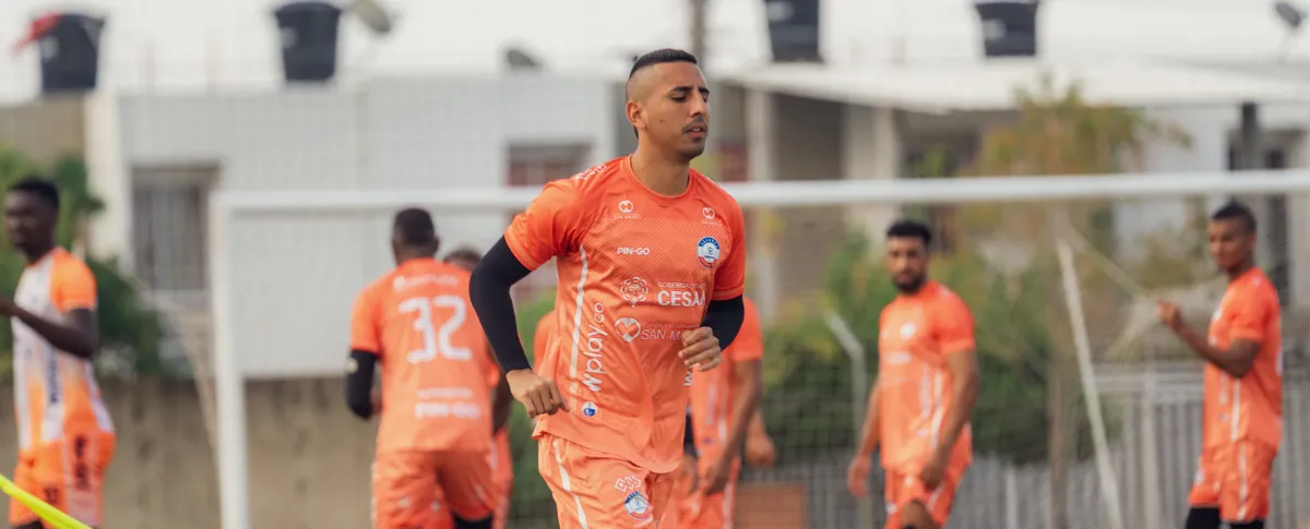 El volante mixto Carlos Esparragoza habló en rueda de prensa previa al partido.