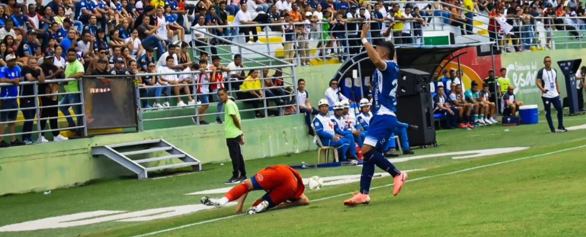 La caótica jugada no tardó en viralizarse a nivel nacional en redes sociales. Foto: Said Armenta.