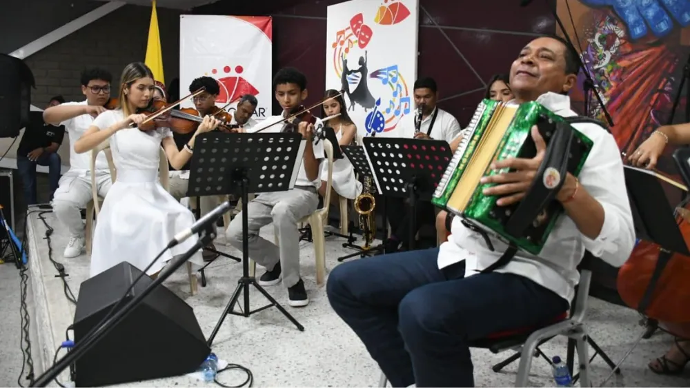 Granados expresó que fue gratificante hacer música con la orquesta filarmónica de Comfacesar.