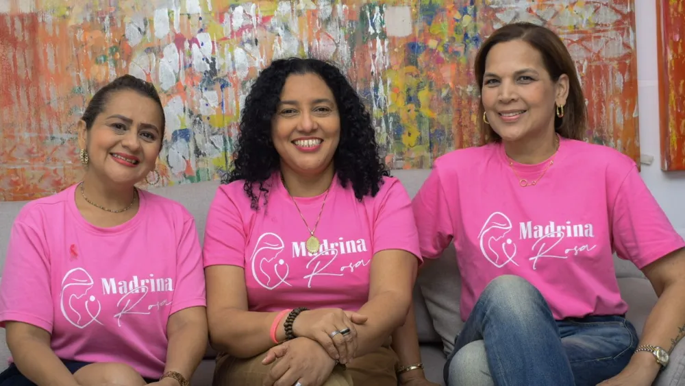 Ximena Becerra, Paola Maestre y Jina Rocha impulsan el Pilón Rosa. Foto: Said Armenta.