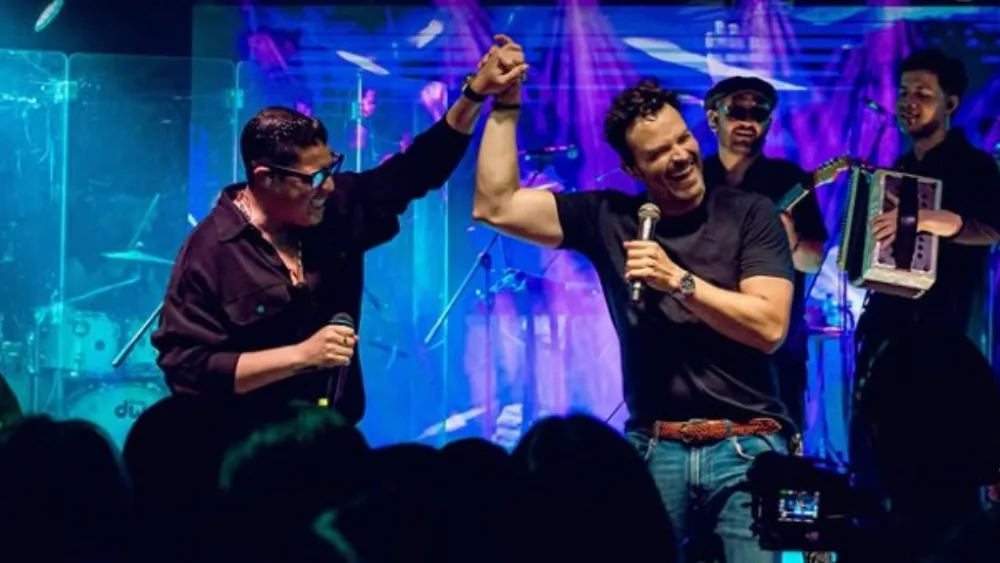 Gusi en tarima junto a Rafa Pérez. FOTO: Gusi