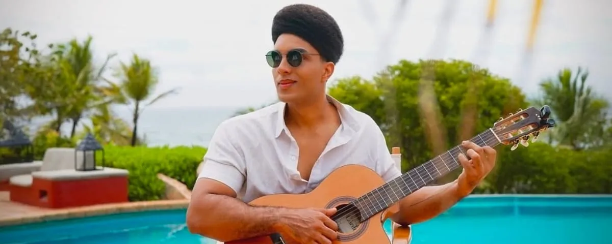 El cantautor Bandera durante los preparativos de su encuentro cultural en la Biblioteca Departamental Rafael Carrillo Lúquez