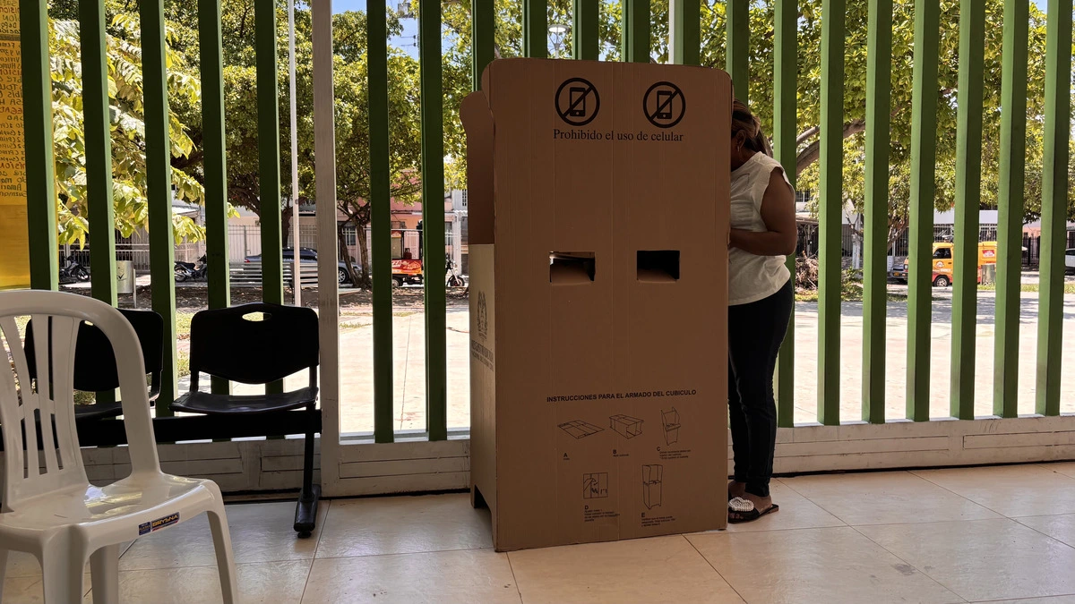 Puestos de votación de la Registraduría instalados en Humedal María Camila Sur, donde los habitantes acudieron a elegir a sus nuevas Juntas de Acción Comunal para el periodo 2026–2030. Foto: EL PILÓN