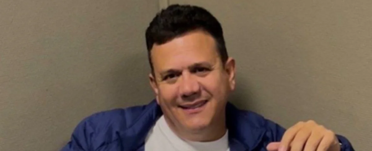 Carlos Bloom, mánager.