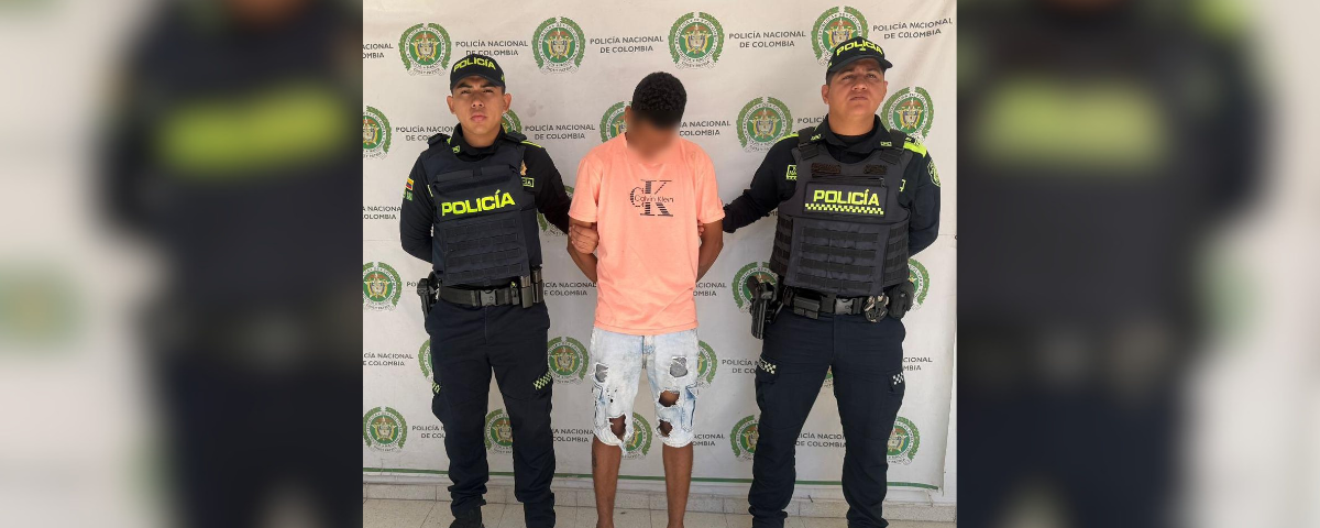 Durante el procedimiento, las autoridades lograron establecer que el capturado se desempeña como soldado profesional en el departamento del Cauca.