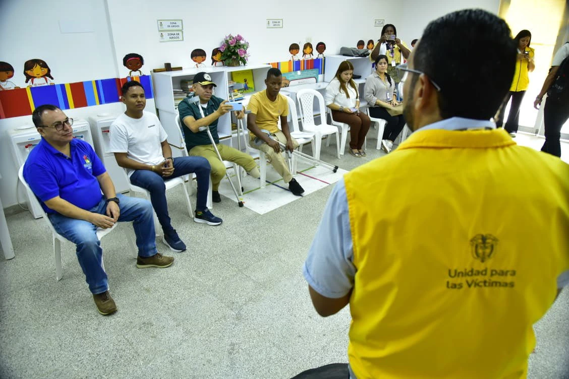 Funcionarios de la Unidad para las Víctimas, junto a alcaldías y gobernación, articulan esfuerzos para acercar la oferta estatal y fortalecer la reparación integral a quienes han sufrido el conflicto armado. Foto: Unidad de Víctimas.