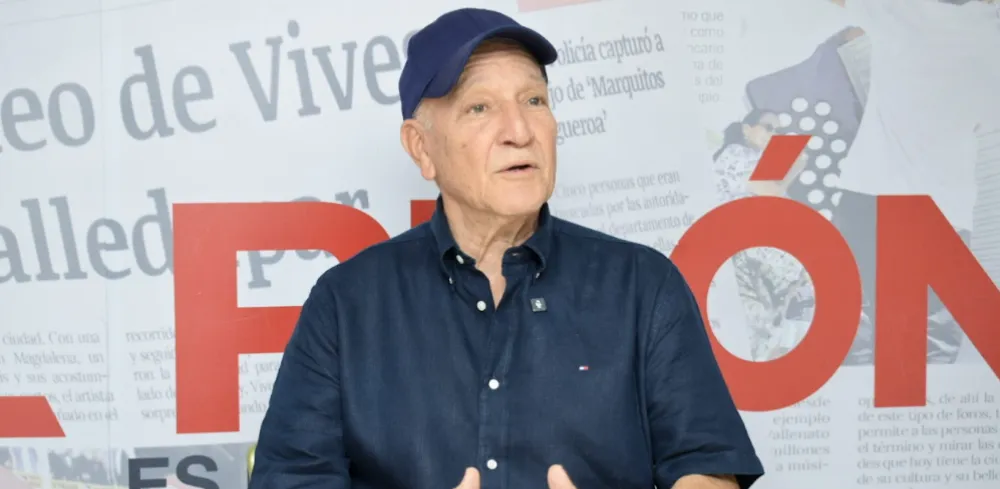 Efraín ‘El Mono’ Quintero durante su entrevista en la redacción de EL PILÓN, donde analizó los retos del 59.° Festival de la Leyenda Vallenata. Foto: Said Armenta