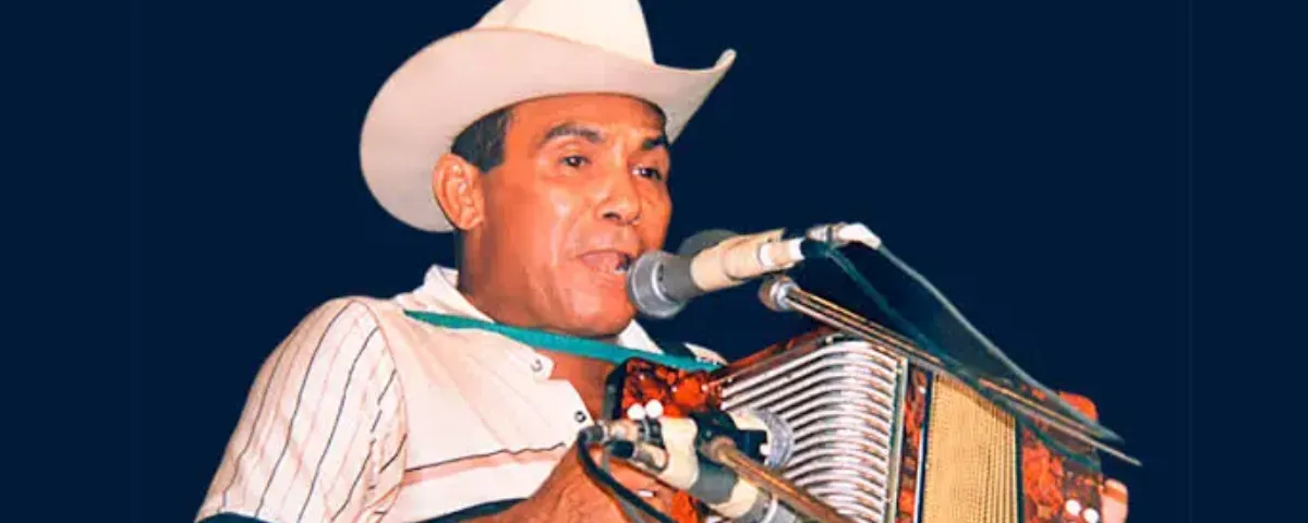 Colacho Mendoza, referente del vallenato tradicional, cuyo estilo sigue marcando a nuevas generaciones de acordeoneros.