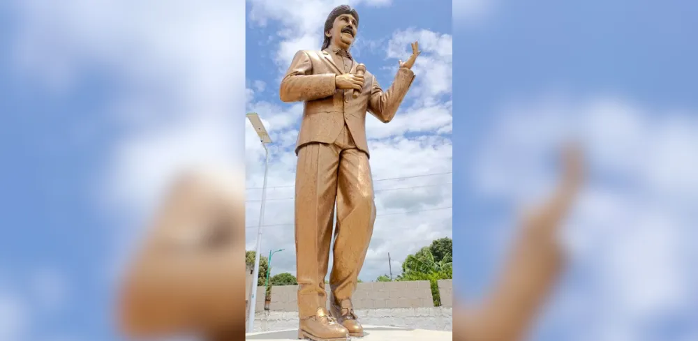 Monumento de Rafael Orozco en su tierra Becerril, Cesar