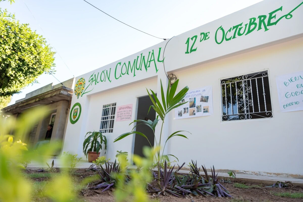 En el barrio Doce de Octubre la Gobernación del Cesar inauguró un moderno salón comunal construido por la JAC, pero en muchos otros sectores de Valledupar las comunidades reclaman que, más que obras, necesitan elecciones con garantías. Foto: Gobernación del Cesar.