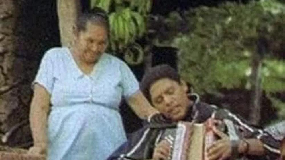 Israel Romero y su señora madre, Ana Antonia Ospino ‘La Vieja Nuñe’.