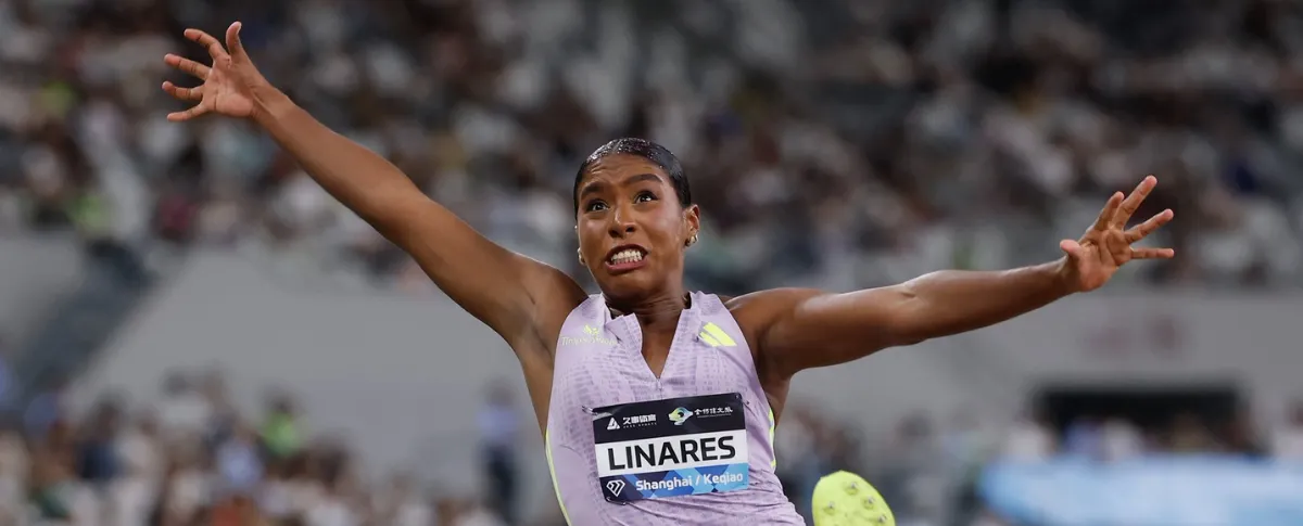 Linares voló en la fosa para registrar una marca de 6,78 metros, registro que le valió colgarse la medalla de plata y sumar sus primeros puntos en el escalafón orbital. Foto: Panamsport.