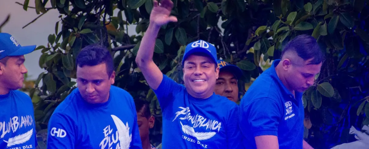 Churo Díaz celebró el lanzamiento de ‘El Pluma Blanca’ con una caravana en Valledupar. Foto: Said Armenta